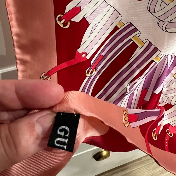 Gucci Equestrian Scarf Pinks (small portion of hem needs repair) - Picture 8 of 12